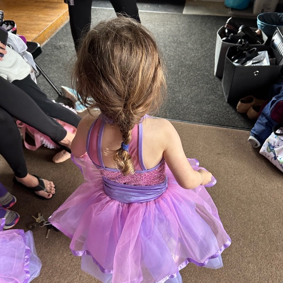 Little Girls Ballerina Dance costume, only worn for 10 min to have photos taken - Picture 2 of 4